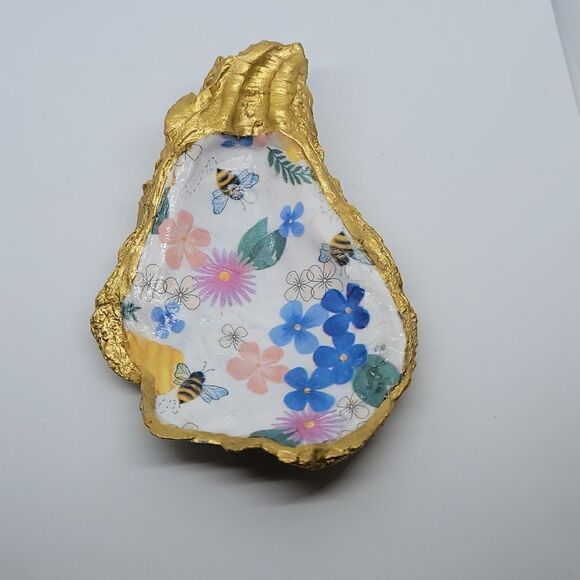 Flower / bee oystershell ring holder/ trinket tray - Picture 2 of 7